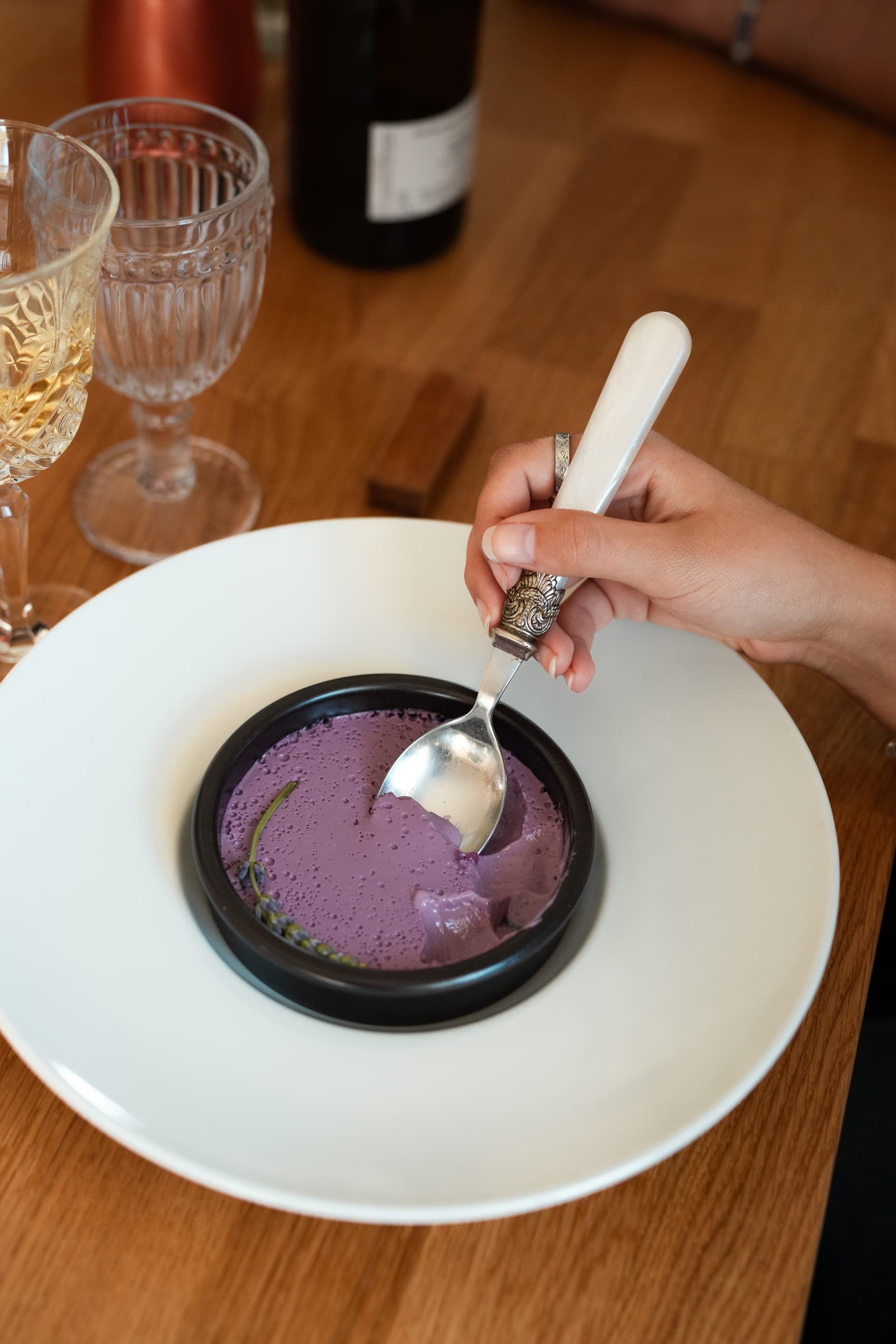 Détail d'une assiette signature